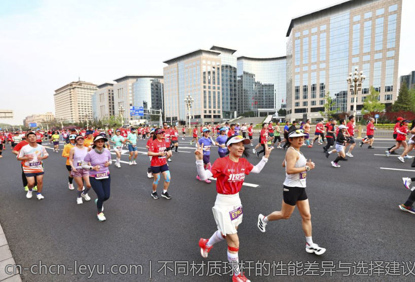 不同材质球杆的性能差异与选择建议